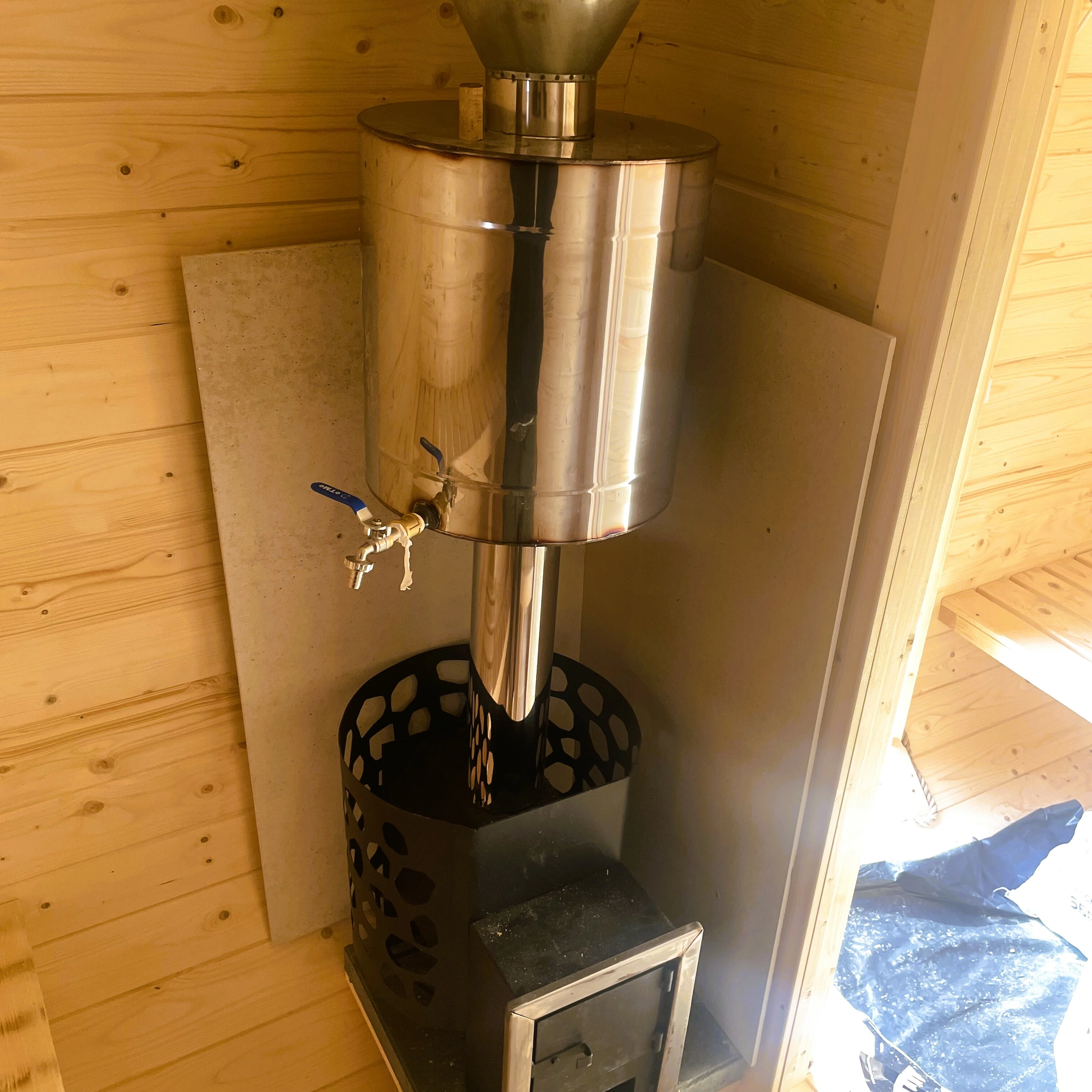 картинка Баня-бочка Квадро 2х4 метра, цвет Мореный дуб