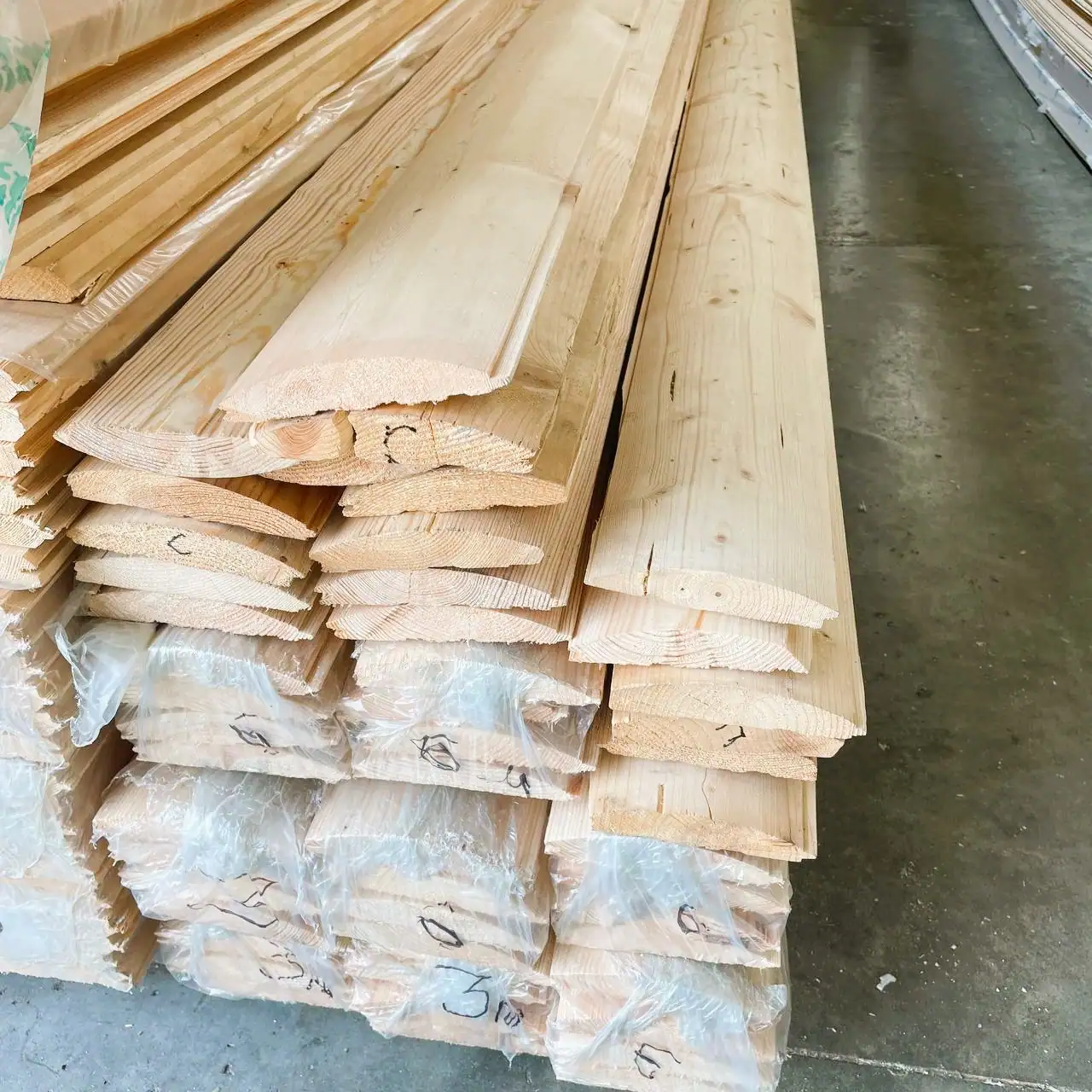 картинка Блок-хаус ель/сосна 27х135х2500мм сорт С